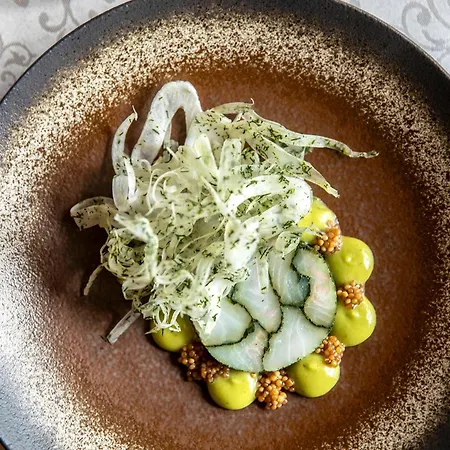 Chateau & Restaurant La Table Du Chateau Hotel 3*