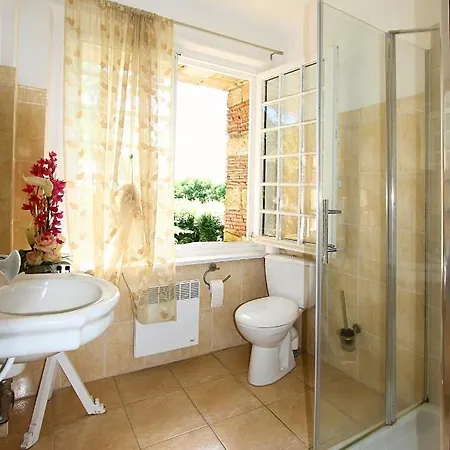 Chateau & Restaurant La Table Du Chateau Hotel 3*